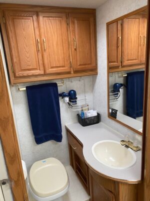 An 2000 Itasca Spirit 31' bathroom with a toilet and sink.