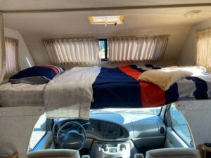 An 2000 Itasca Spirit 31' with a bed in the middle of it.