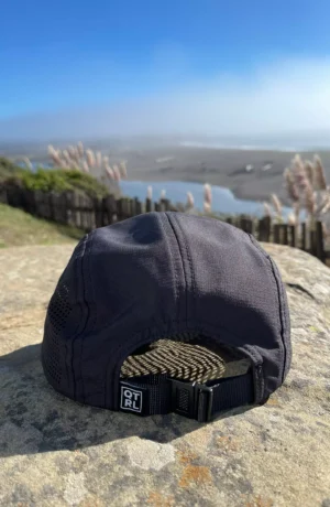 A hat sitting on top of a rock.