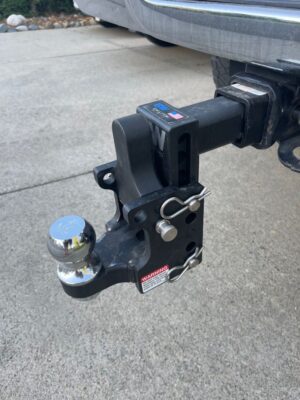 A close up of the hitch on a vehicle