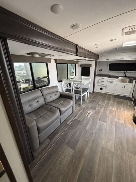 2023 Dutchman Atlas 29' Trailer - Image 14