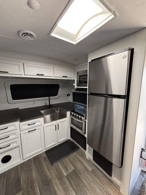 2023 Dutchman Atlas 29' Trailer - Image 15