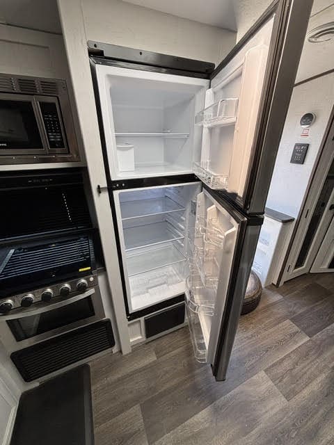 2023 Dutchman Atlas 29' Trailer - Image 18