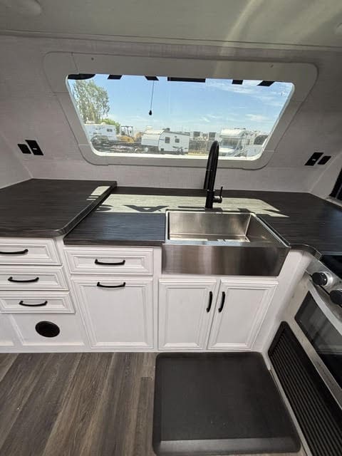 2023 Dutchman Atlas 29' Trailer - Image 19