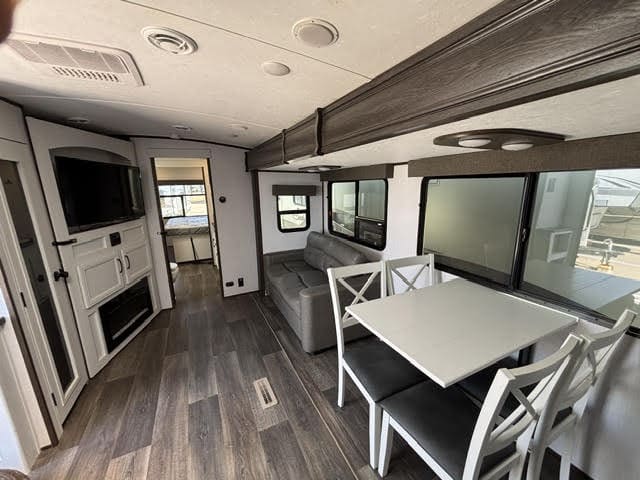 2023 Dutchman Atlas 29' Trailer - Image 20