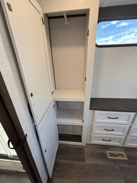 2023 Dutchman Atlas 29' Trailer - Image 23