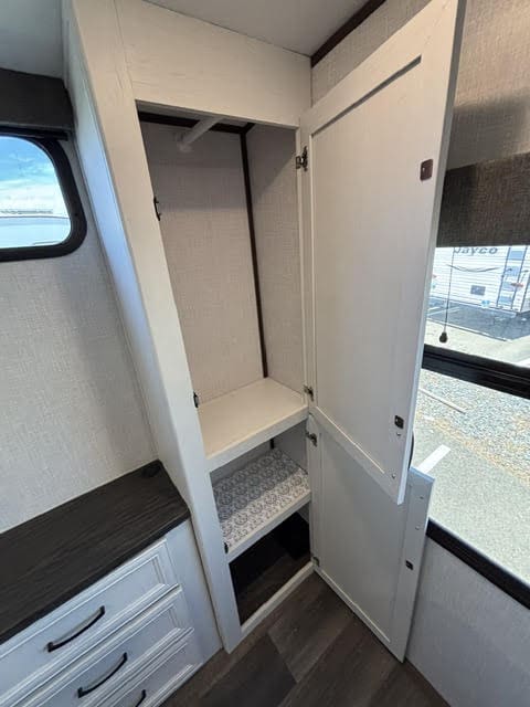 2023 Dutchman Atlas 29' Trailer - Image 24