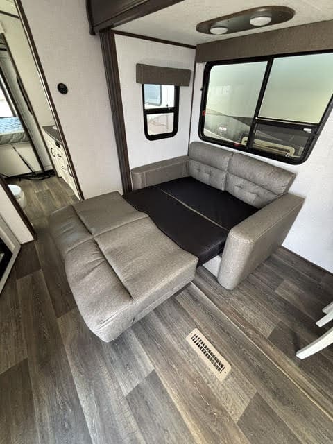 2023 Dutchman Atlas 29' Trailer - Image 26