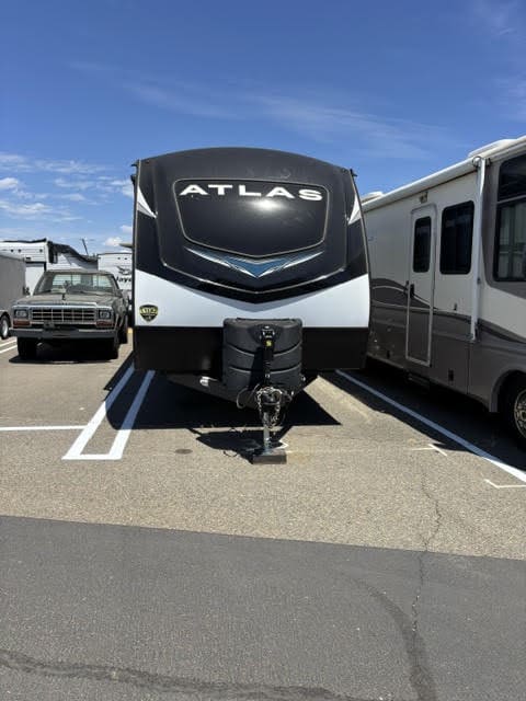 2023 Dutchman Atlas 29' Trailer - Image 4