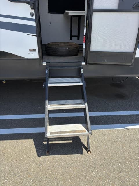 2023 Dutchman Atlas 29' Trailer - Image 8