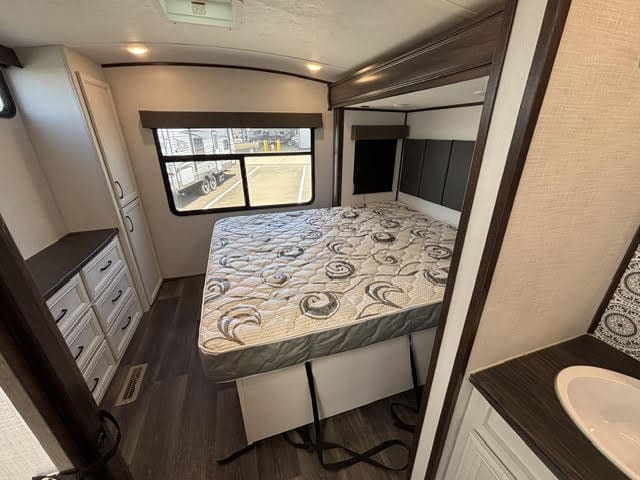 2023 Dutchman Atlas 29' Trailer - Image 10